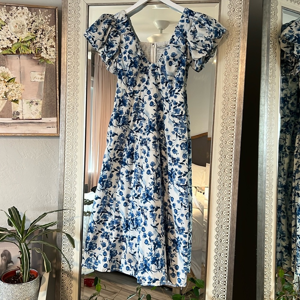 Abercrombie v neck puff sleeve blue floral maxi dress